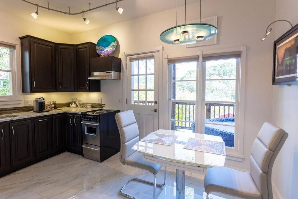 Private Luxury Suite With Hot Tub Downtown Eureka Springs Exterior foto
